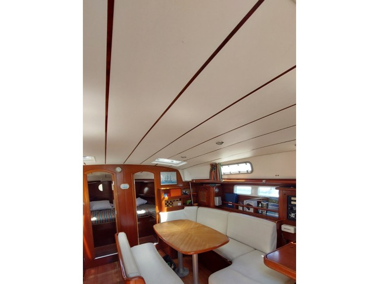 Bénéteau Oceanis 461 - MOLLY'S charter bareboat or skippered in  Lefkáda
