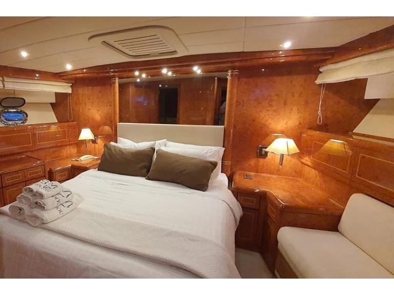 Yacht hire Órmos Bay cheap Mangusta 72