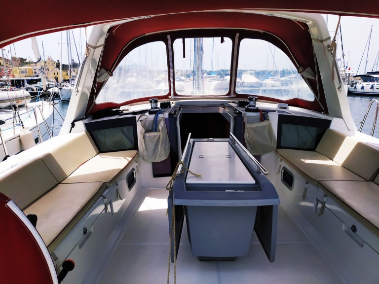 Yacht charter Procida - Bénéteau Oceanis 45 on SamBoat
