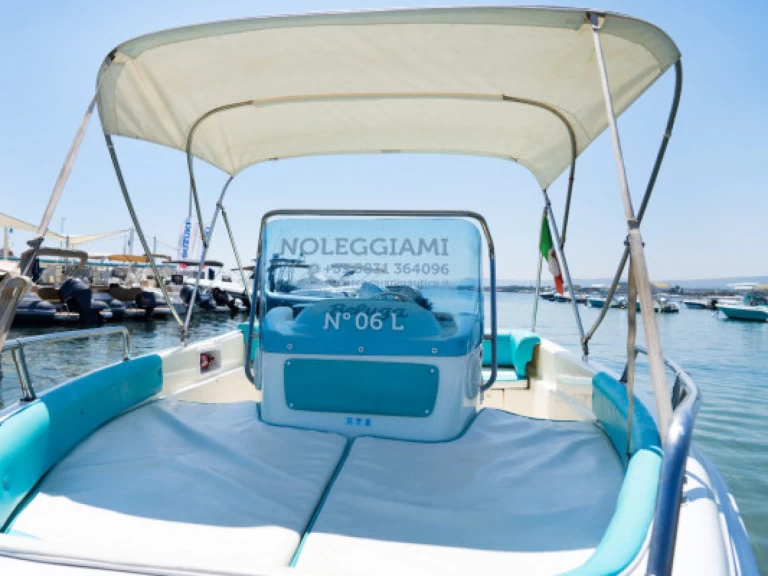 Motorboat to hire Torre Canne at the best price