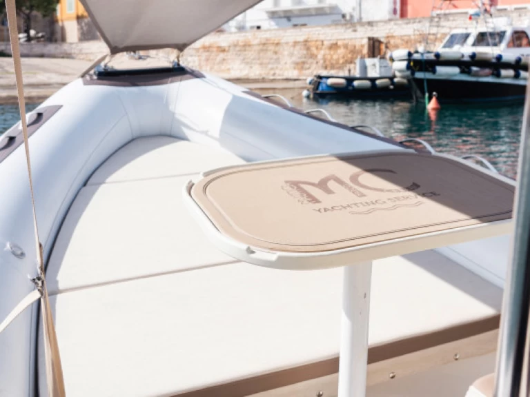 Yacht charter Torre Canne -  Motorboat 6.70 on SamBoat