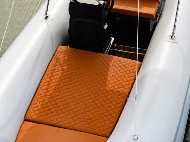 Yacht hire Torre Canne cheap Motorboat 4.3