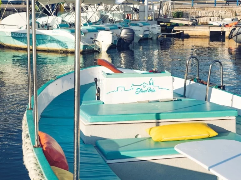  Motorboat 7.50 charter bareboat or skippered in  Torre Canne