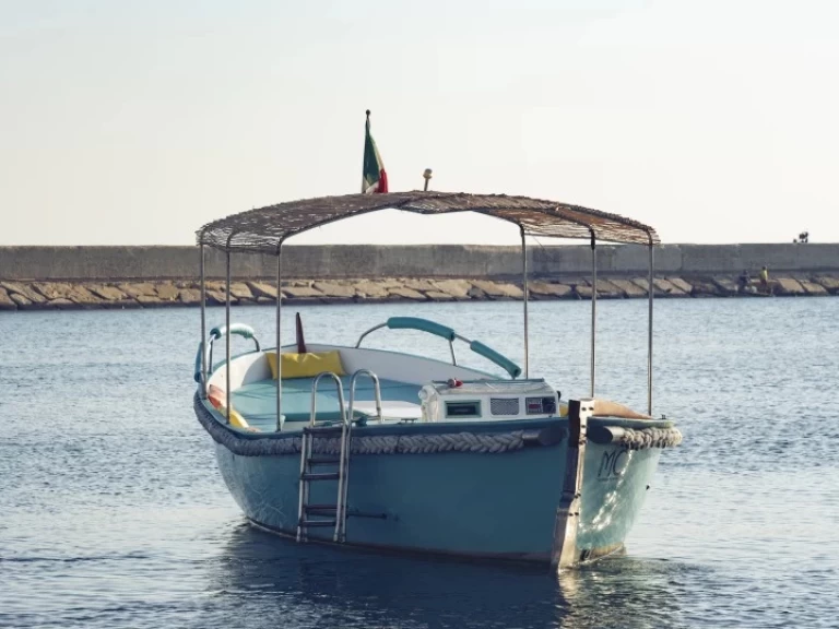 Yacht charter Torre Canne -  Motorboat 7.50 on SamBoat