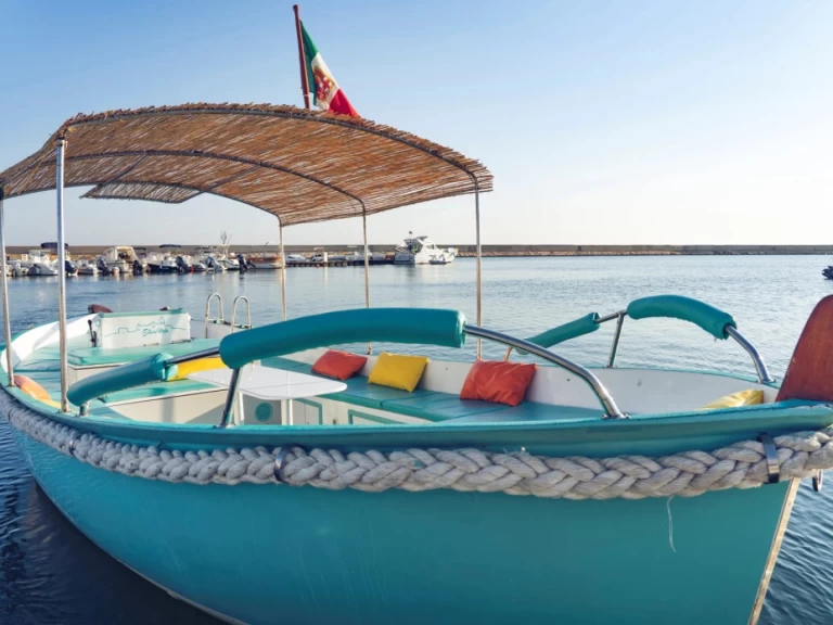 Hire a  Motorboat 7.50 Torre Canne