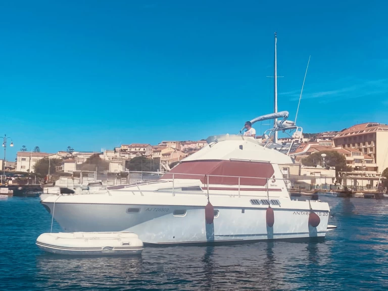 Hire Motorboat Bénéteau with a boat licence
