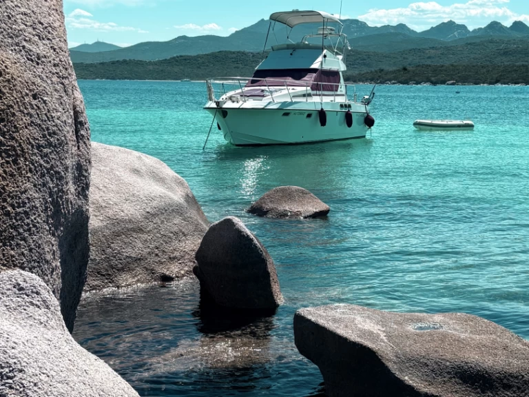 Motorboat hire in Porto-Vecchio - Bénéteau Antares 10.20