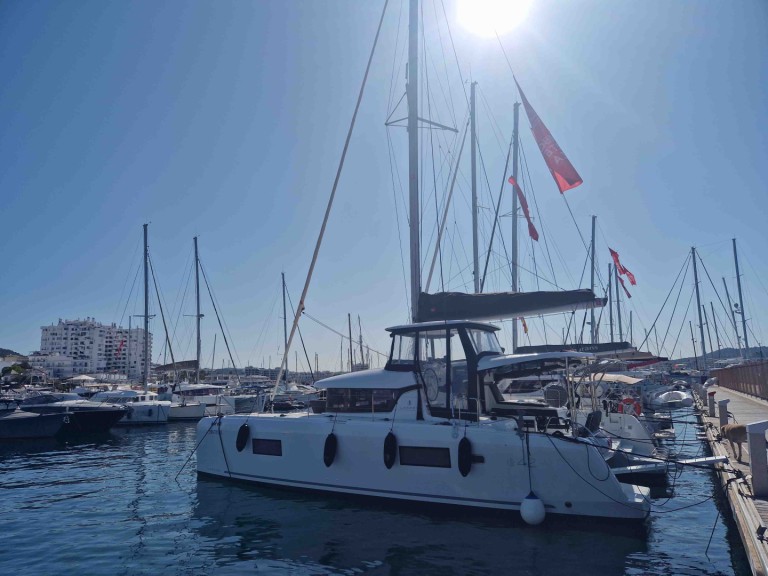 Catamaran to hire Le Marin at the best price