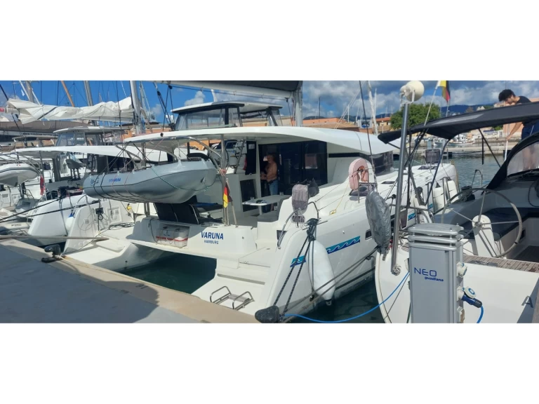 Yacht hire Eden Island cheap Lagoon 42