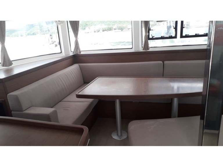 Yacht charter Le Marin - Lagoon Lagoon 42 on SamBoat