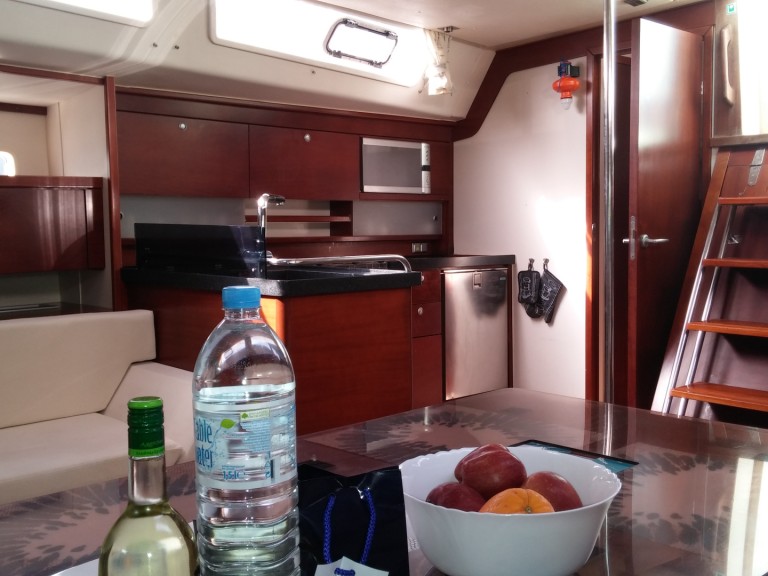 Sailboat to hire Salamina at the best price