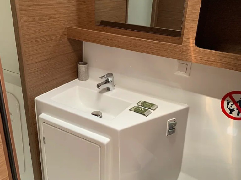 Hire a Lagoon Lagoon 42 Préveza