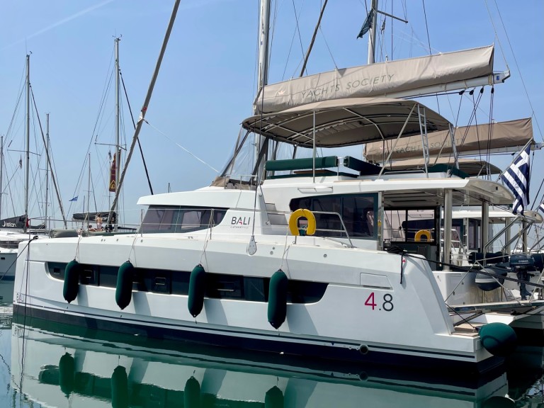 Catamaran to hire Alimos at the best price