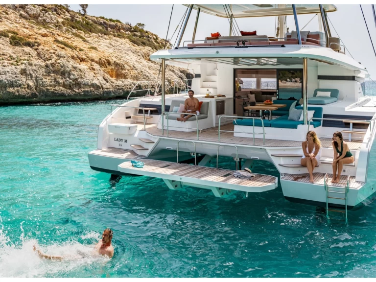 Hire Catamaran Lagoon with a boat licence