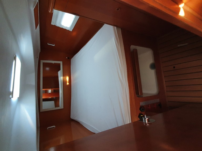 Charter a Lagoon Lagoon 38 in Hyères on Samboat