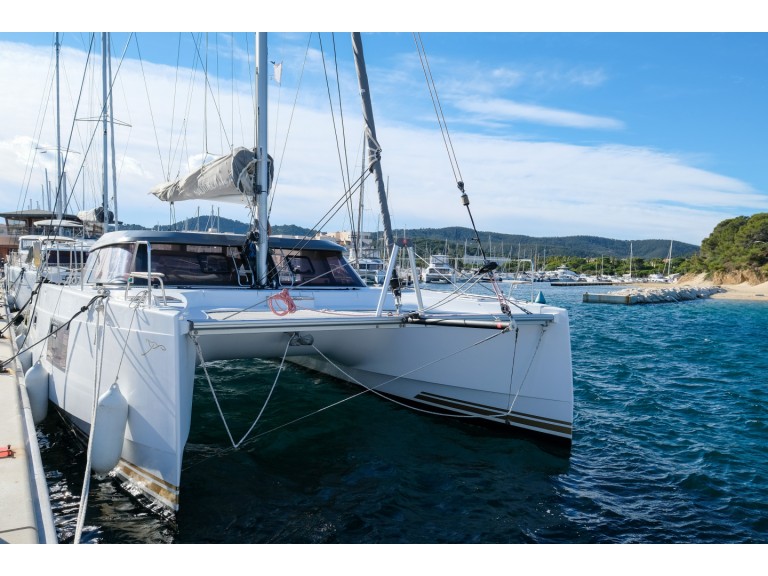 Yacht hire Hyères cheap Nautitech 40 Open 