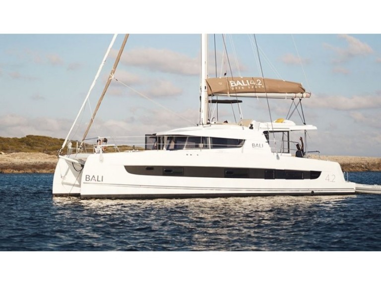 Charter a Bali Bali 4.2 in Hyères on Samboat