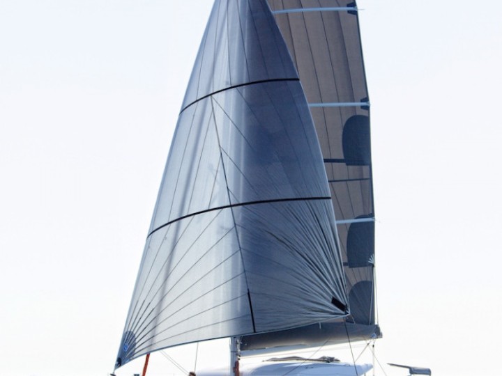 Catamaran to hire Hyères at the best price