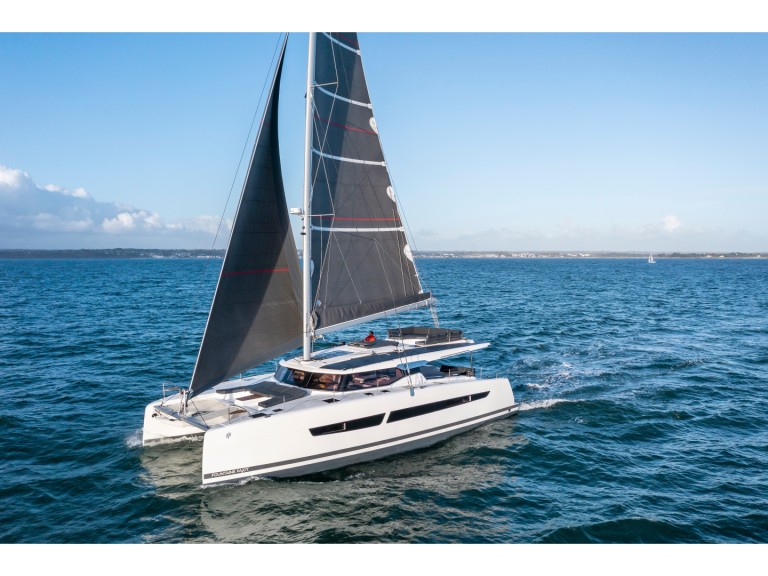 Hire a Fountaine Pajot Aura 51 Hyères