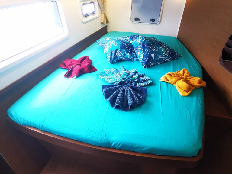 Yacht hire Soufrière cheap Lagoon 42