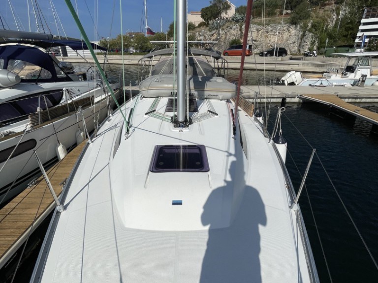 Yacht charter Šibenik - Sundecker Bavaria 37 on SamBoat