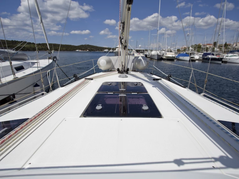 Sailboat hire in Šibenik - Bavaria Bavaria 36 Cruiser