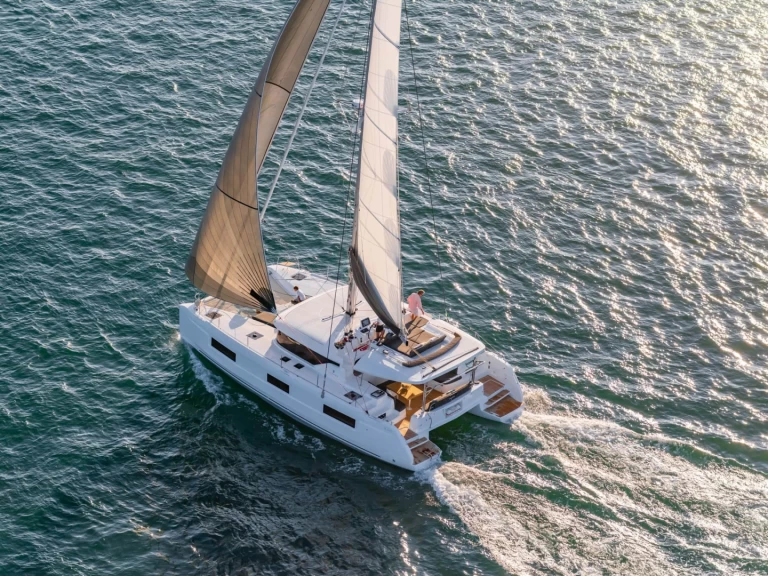 Hire Catamaran Lagoon with a boat licence