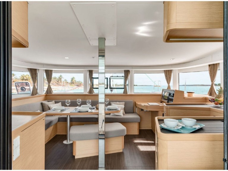 Yacht charter La Spezia - Lagoon Lagoon 42 on SamBoat