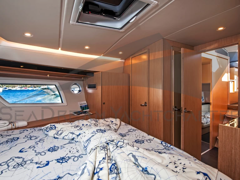 Motorboat to hire Sukošan at the best price