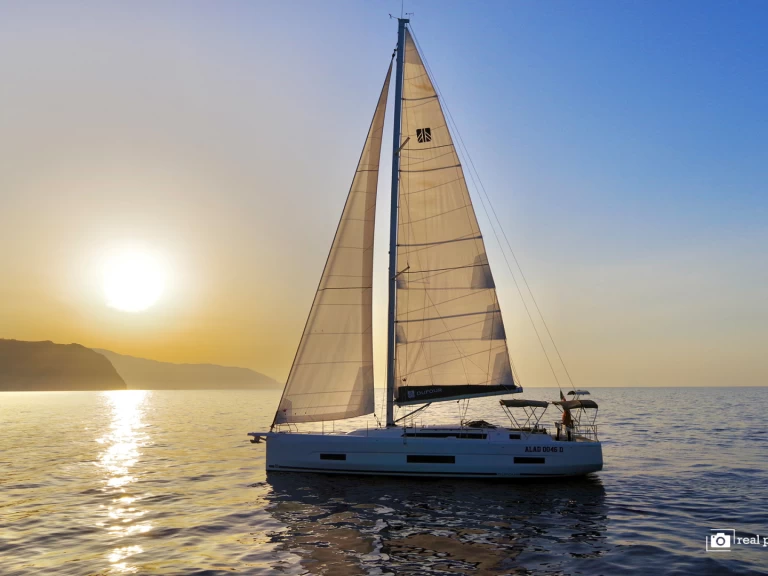 Sailboat hire in Furnari - Dufour Dufour 470