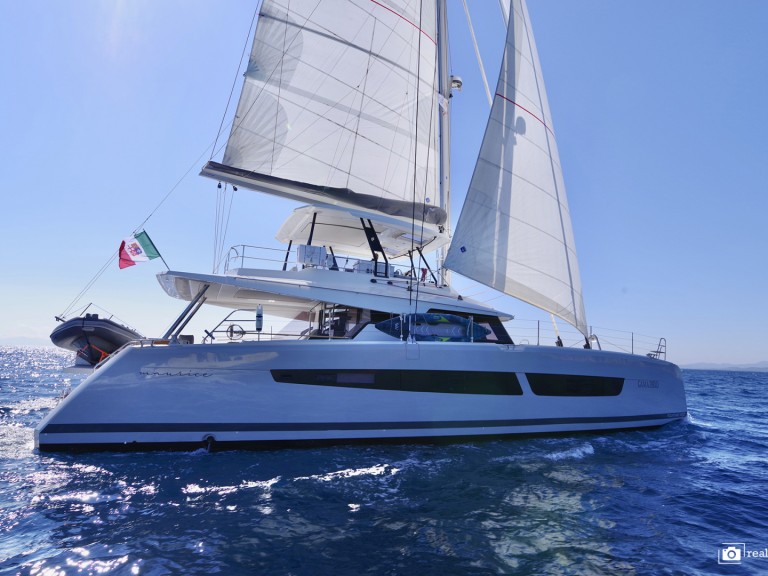 Yacht hire Cannigione cheap Samana 59