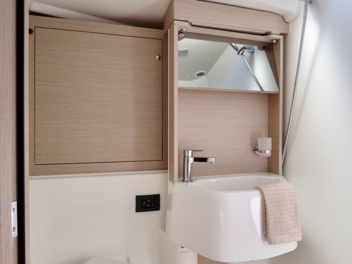 Charter a Bénéteau Oceanis 51.1 in Cannigione on Samboat