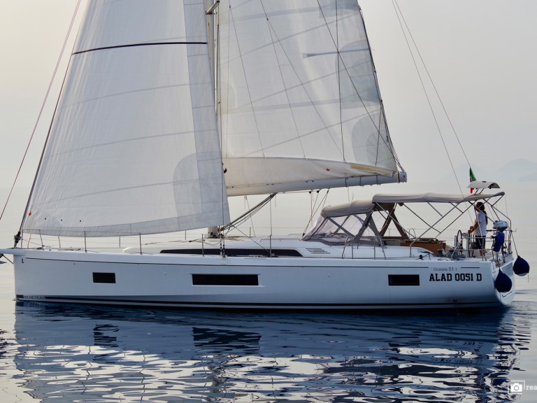 Hire Sailboat with or without skipper Bénéteau Furnari