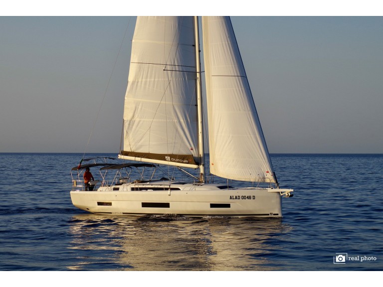 Yacht charter Furnari - Dufour Dufour 470 on SamBoat