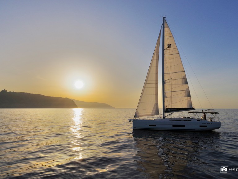 Hire a Dufour Dufour 470 Furnari