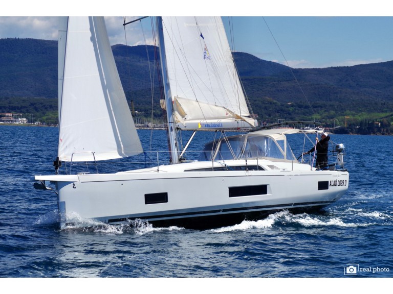 Sailboat to hire Puntone at the best price