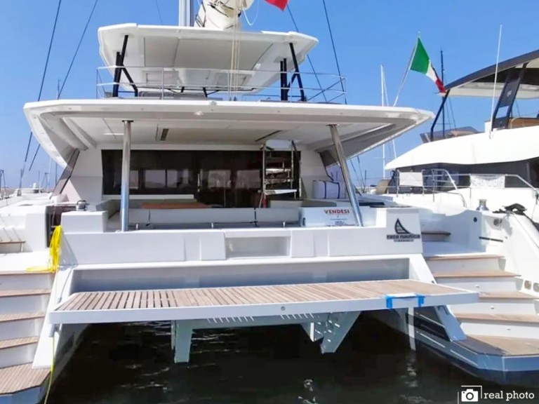 Catamaran to hire Castellammare di Stabia at the best price
