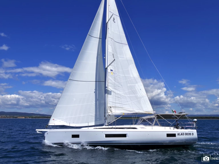 Sailboat hire in Puntone - Bénéteau Oceanis 51.1