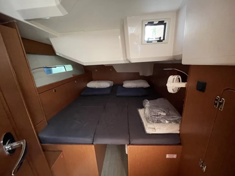 Hire Sailboat Bavaria with a boat licence