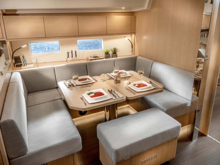 Hire Sailboat Bavaria with a boat licence