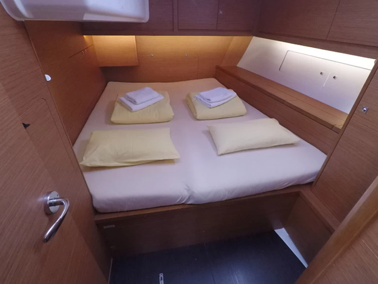 Yacht charter Šibenik - Dufour Dufour 470 on SamBoat