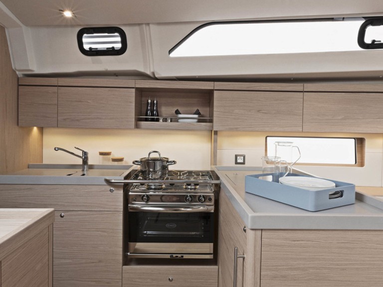 Hire a Bénéteau Oceanis 461 Road Town