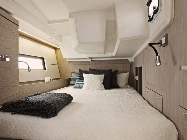 Sailboat hire in Furnari - Bénéteau Oceanis 46.1