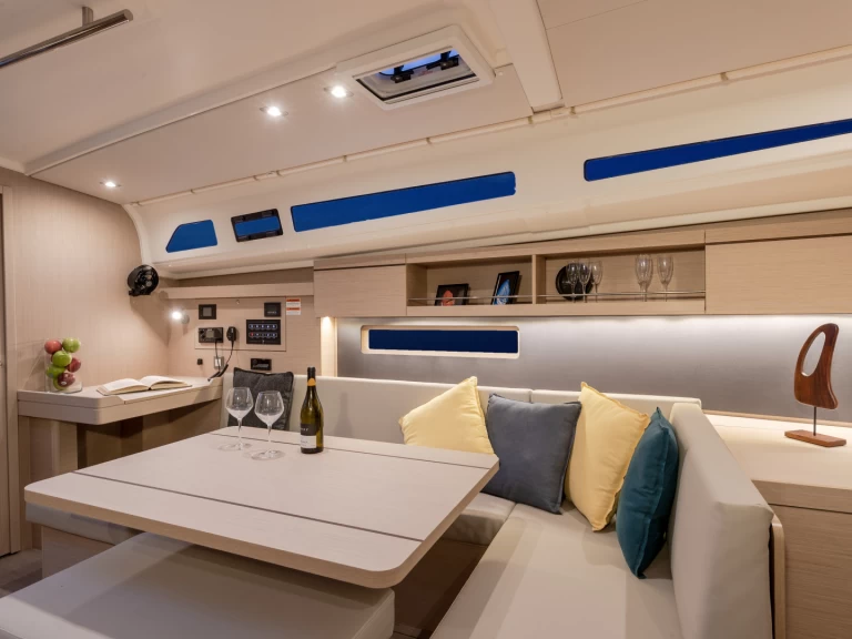 Hire a Bénéteau Sunsail 42 Marigot