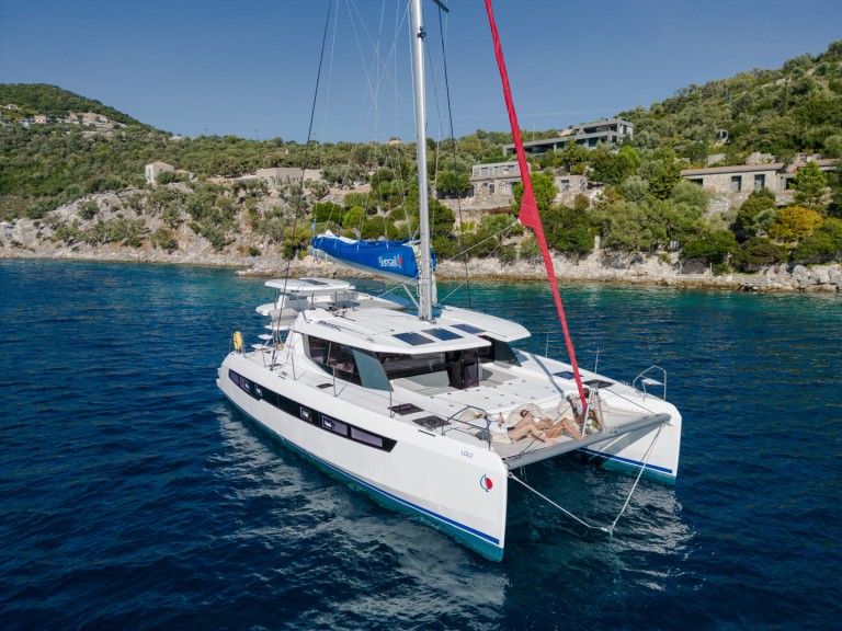 Catamaran hire in Lefkáda - Leopard Leopard 45