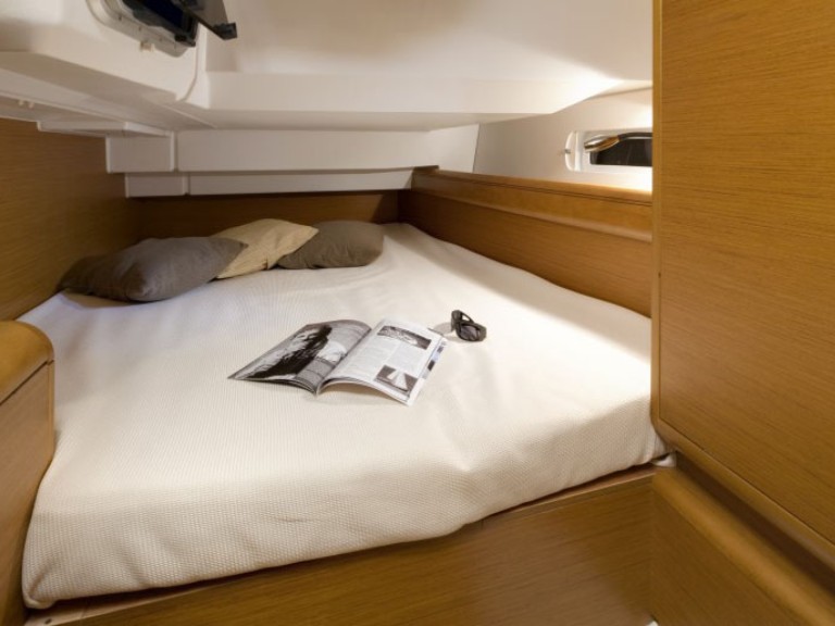 Sailboat hire in Procida - Bénéteau Oceanis 41.1