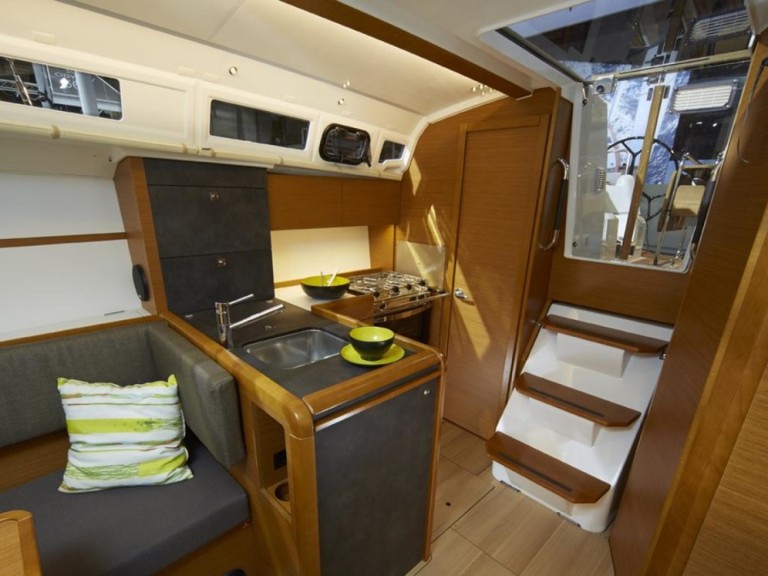 Hire a Jeanneau Sun Odyssey 349 Lefkáda
