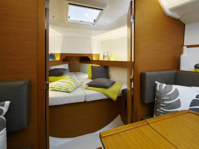 Yacht hire Lefkáda cheap Sun Odyssey 349