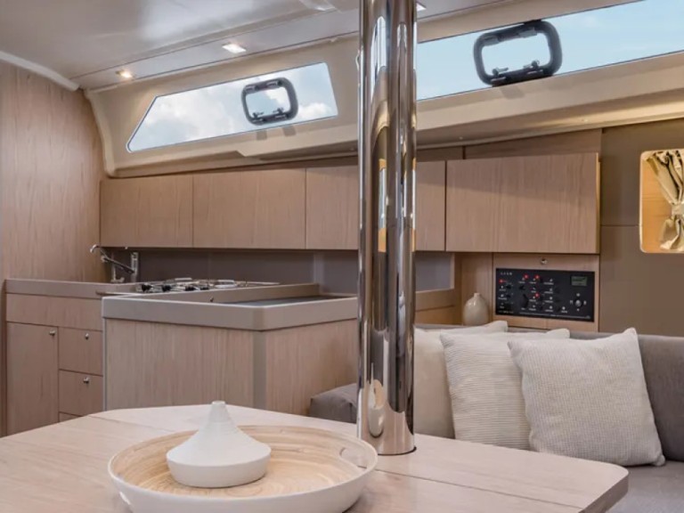 Hire a Bénéteau Oceanis 41.1 Procida