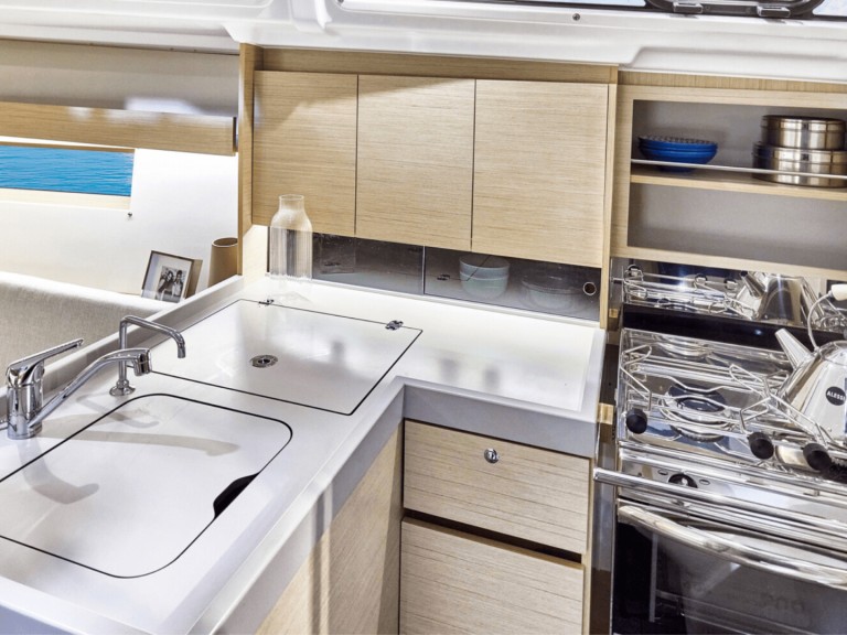 Yacht hire Dubrovnik cheap Oceanis 34.1